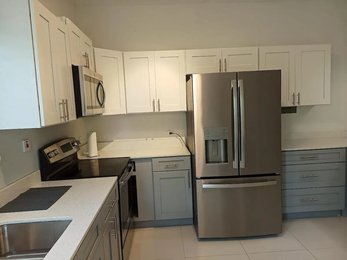 Semesterbostad Sky Haven Retreat- 2Br Rooftop Pool, Stunning Views & Free Airport Pickup Falmouth