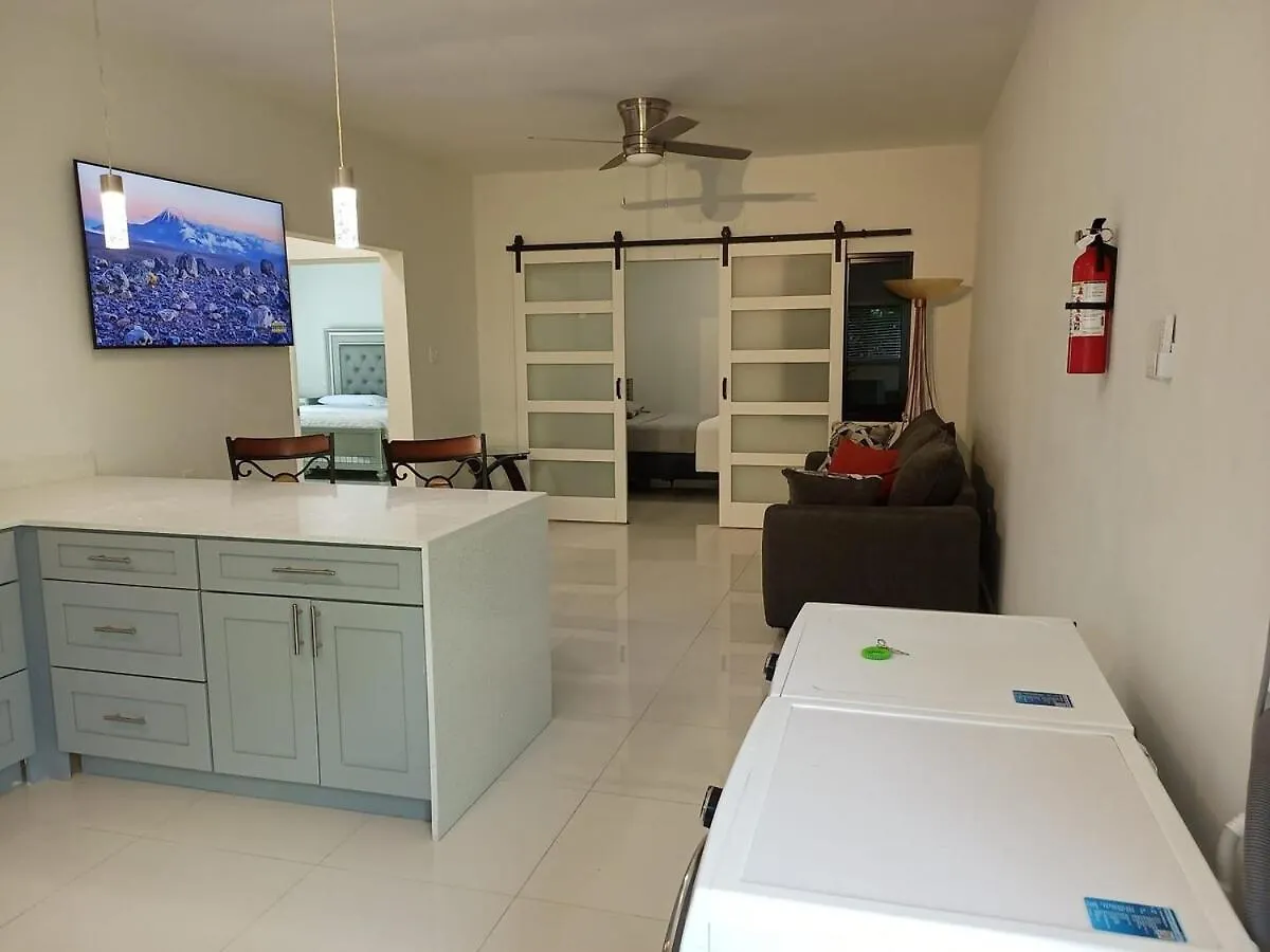 Semesterbostad Sky Haven Retreat- 2Br Rooftop Pool, Stunning Views & Free Airport Pickup Falmouth
