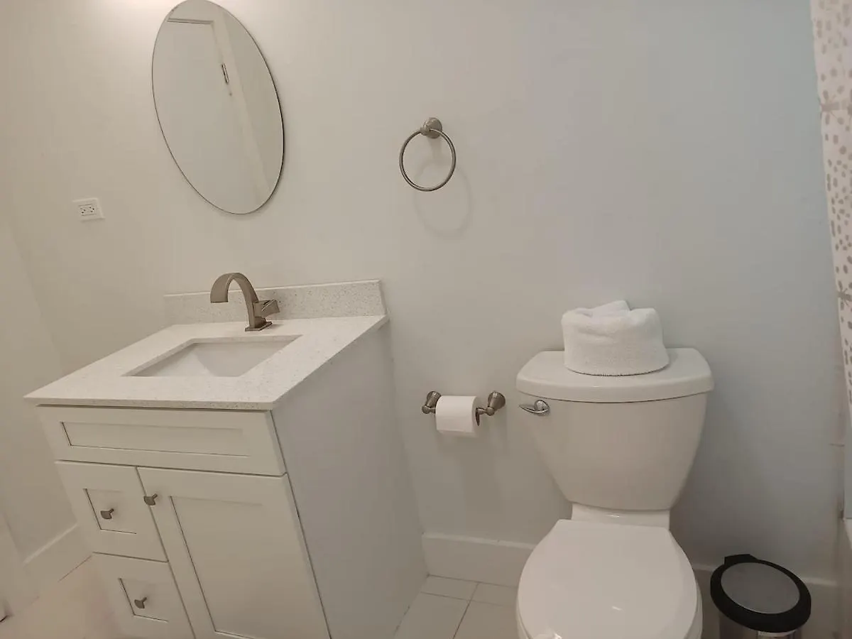 Semesterbostad Sky Haven Retreat- 2Br Rooftop Pool, Stunning Views & Free Airport Pickup Falmouth