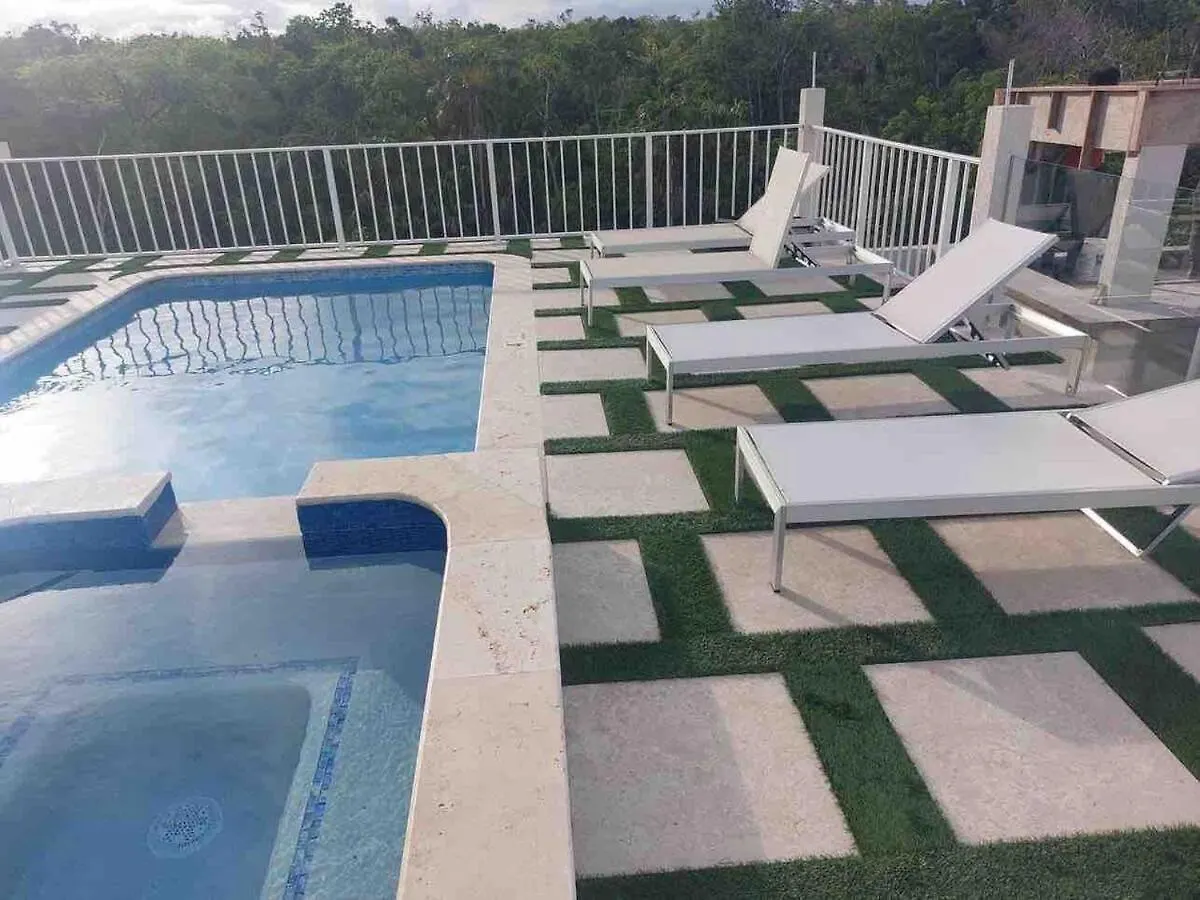 Sky Haven Retreat- 2Br Rooftop Pool, Stunning Views & Free Airport Pickup Falmouth