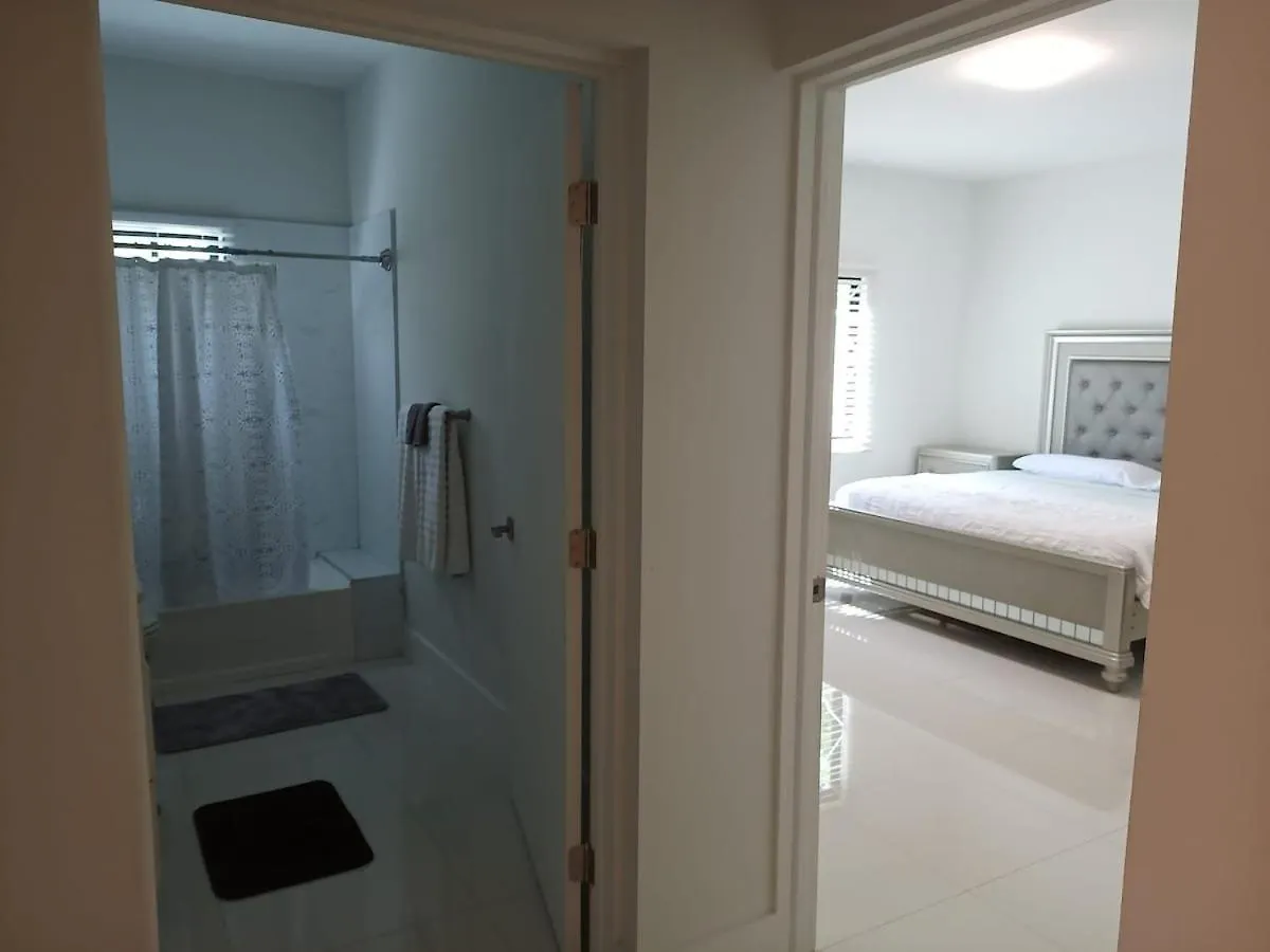 Sky Haven Retreat- 2Br Rooftop Pool, Stunning Views & Free Airport Pickup 팰머스