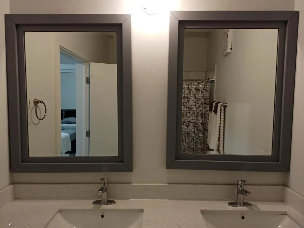 Sky Haven Retreat- 2Br Rooftop Pool, Stunning Views & Free Airport Pickup 팰머스 펜션