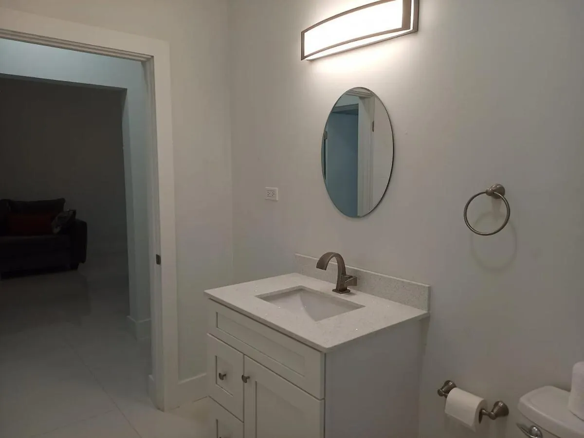 Sky Haven Retreat- 2Br Rooftop Pool, Stunning Views & Free Airport Pickup 팰머스 펜션