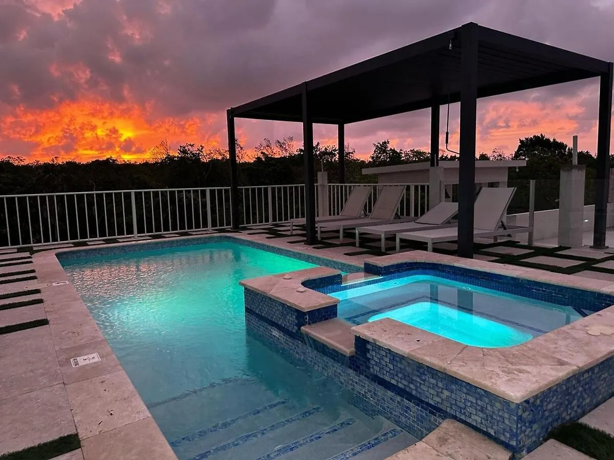 Sky Haven Retreat- 2Br Rooftop Pool, Stunning Views & Free Airport Pickup 팰머스 펜션