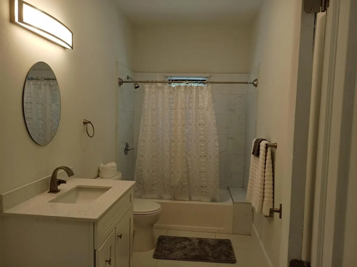 Sky Haven Retreat- 2Br Rooftop Pool, Stunning Views & Free Airport Pickup 팰머스 펜션